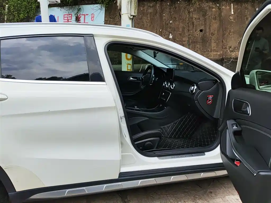 Mercedes-Benz GLA 2018 GLA 200 Dynamic фото 22
