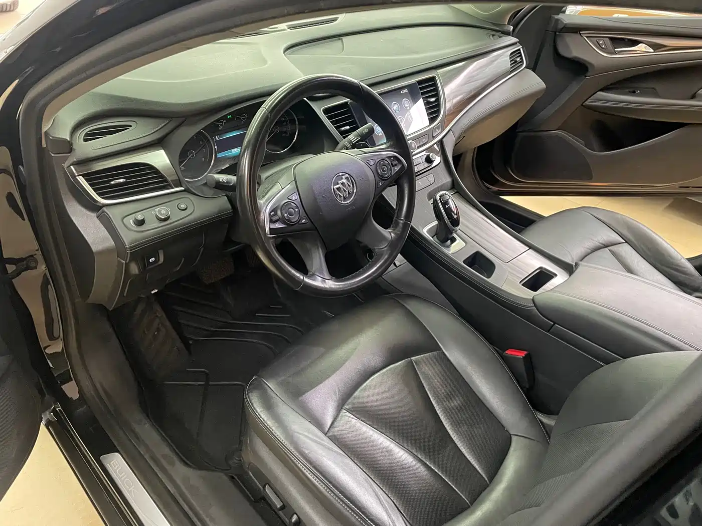 Buick LaCrosse 2018 Model 20T Elite Edition фото 6