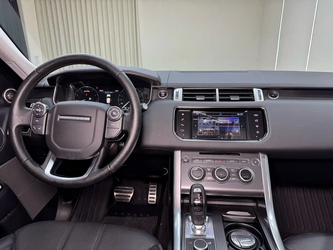 Land Rover Range Rover Sport 2016 Model 3.0 SC V6 HSE DYNAMIC фото 21