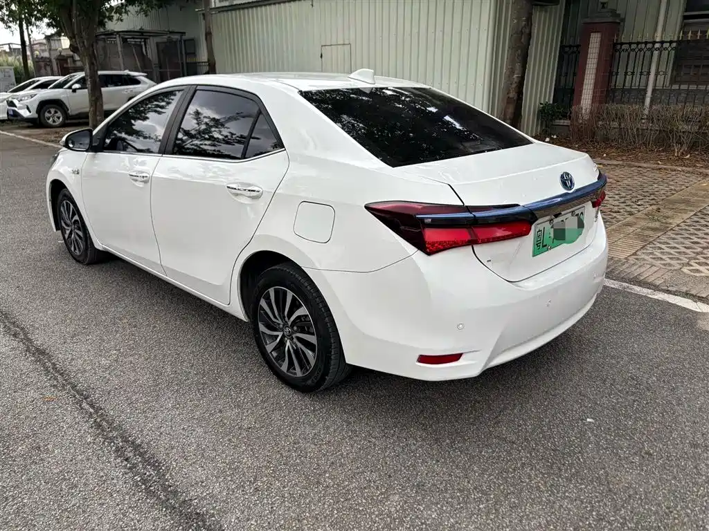 Toyota Corolla Twin Engine E+ 2020 1.8L E-CVT Comfort Edition фото 10
