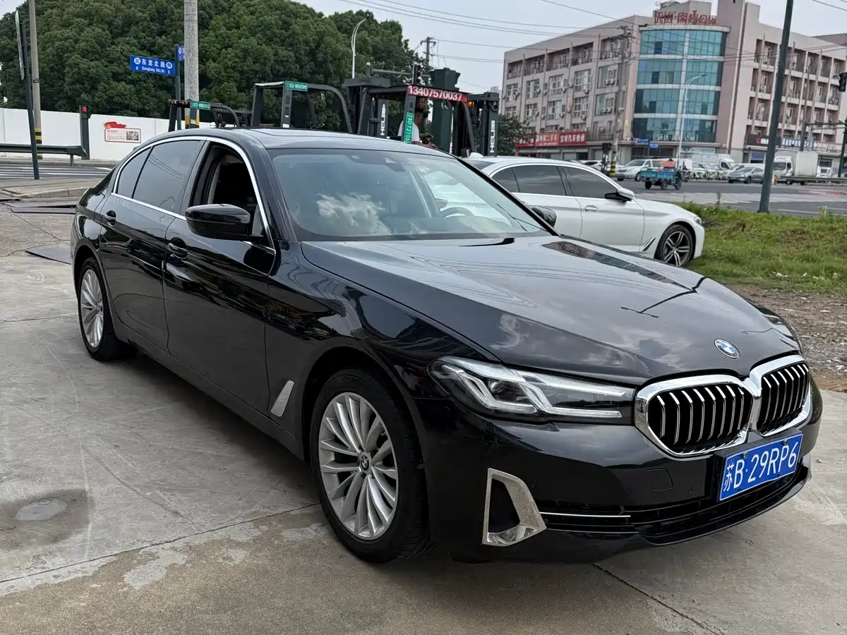 BMW 5 Series 2022 525Li M Sport Package фото 3