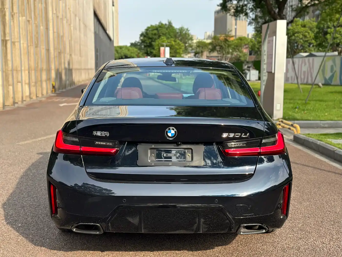 BMW 3 Series 2025 330Li M Sport Night Edition фото 13