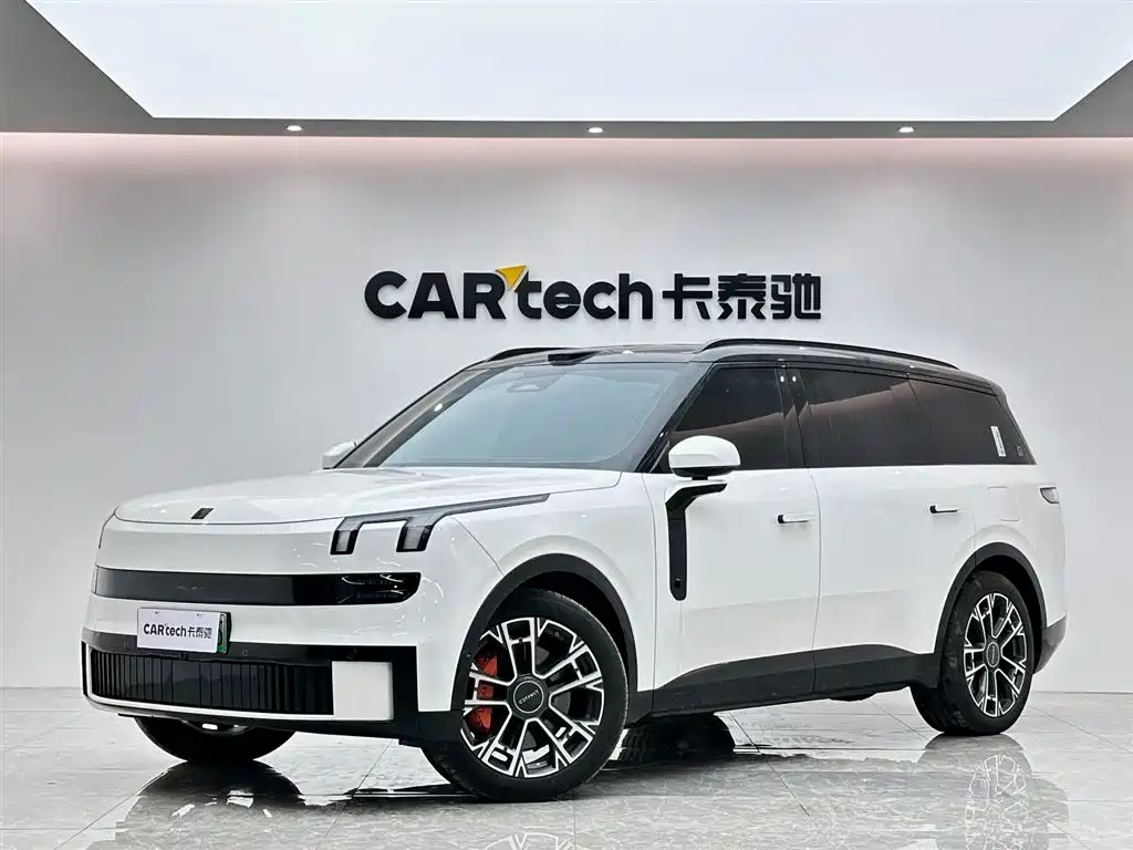 LYNK & CO 900