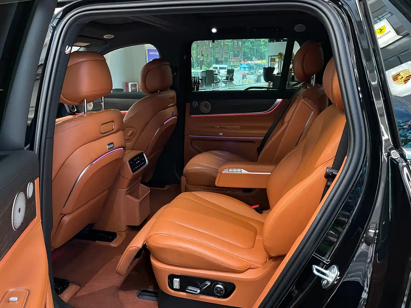 AITO Wenjie AITO M9 2024 Extended Range Ultra 42kWh 6-Seater фото 8