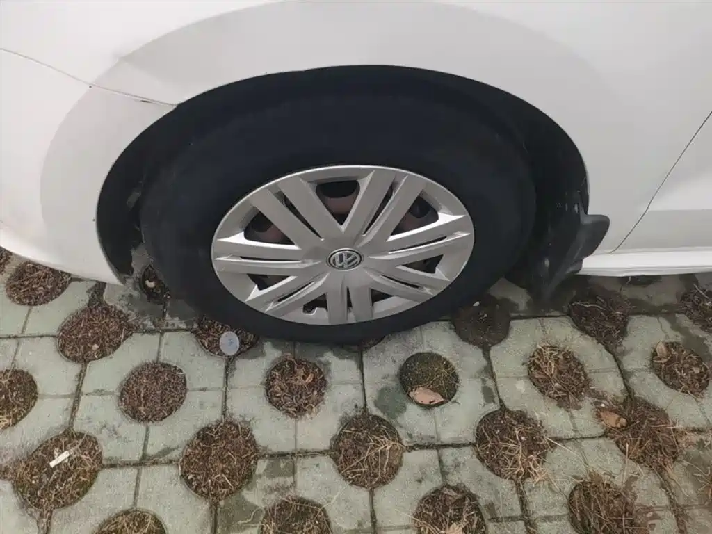 Volkswagen Polo 2016 1.4L Manual Trend фото 23