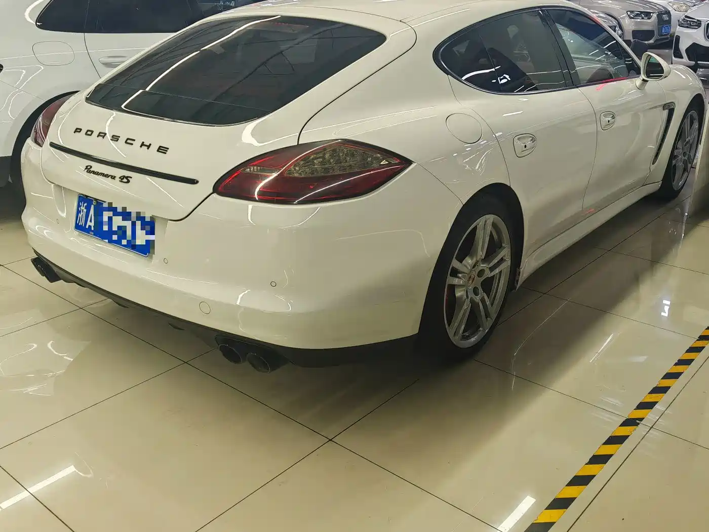 Porsche Panamera 2011 2010 Panamera 4 3.6L