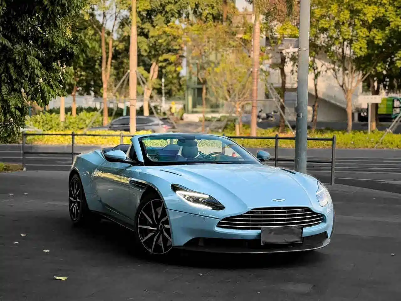 ASTON MARTIN DB11