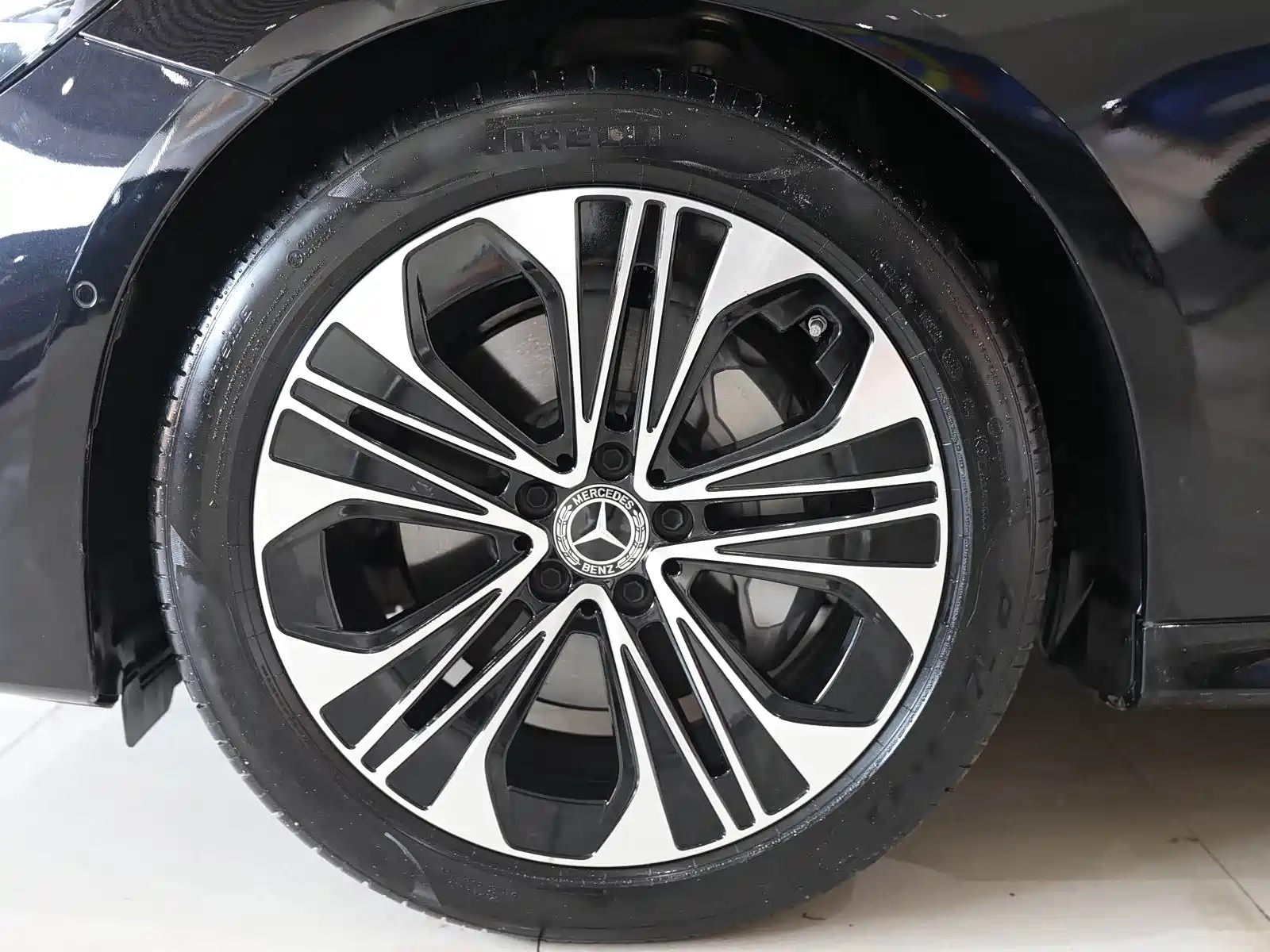 Фото 28 - Mercedes-Benz E-Class
