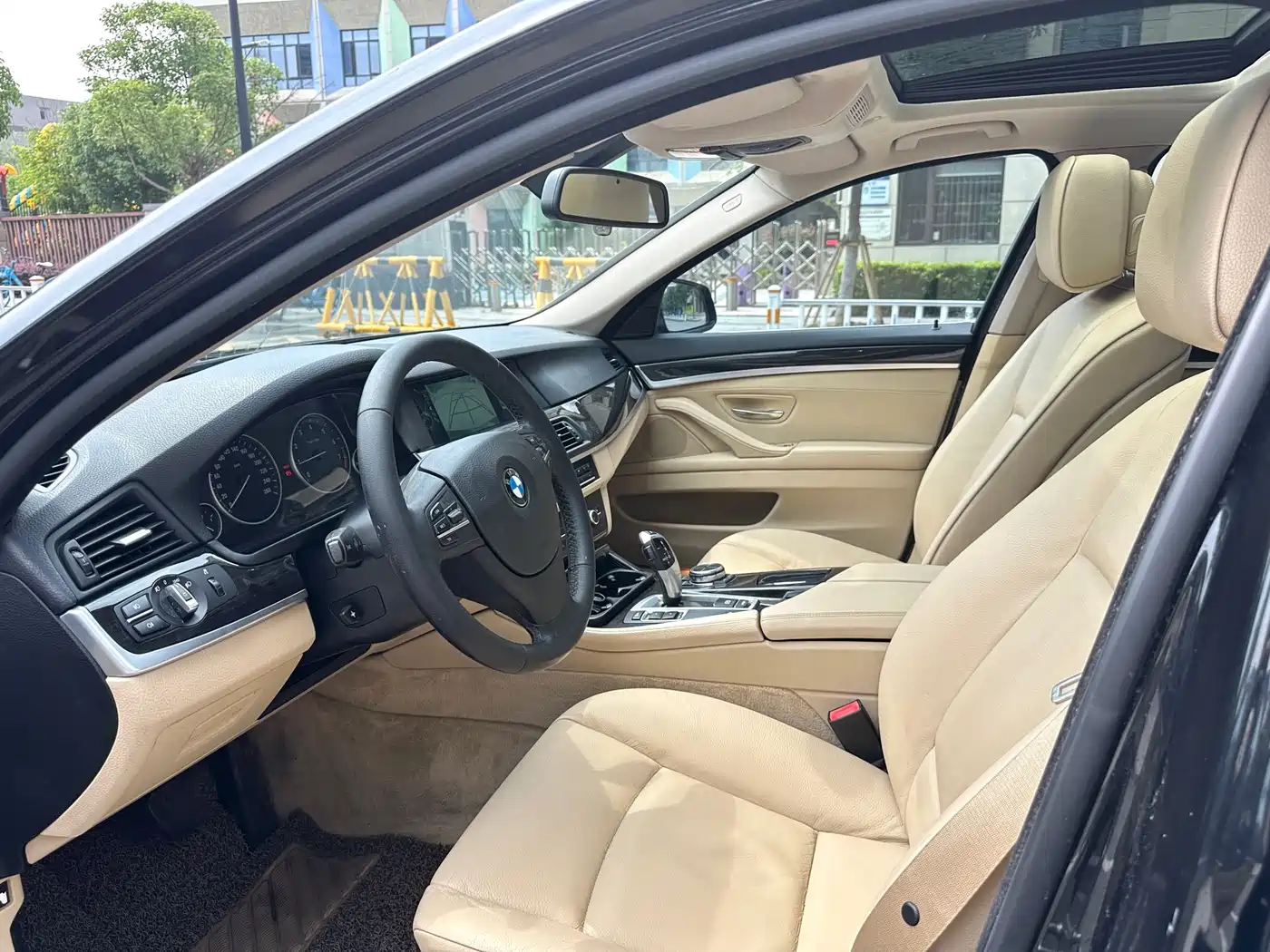 BMW 5 Series 2013 530Li Leadership фото 4