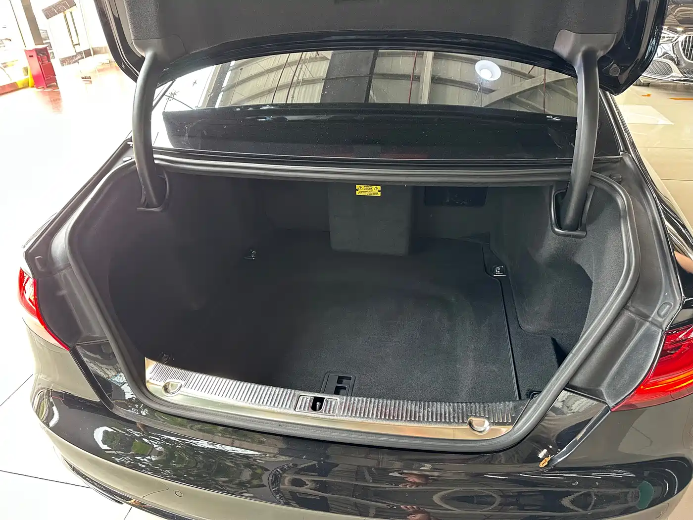 Audi A8 2014 A8L 6.3 FSI W12 quattro Flagship фото 18
