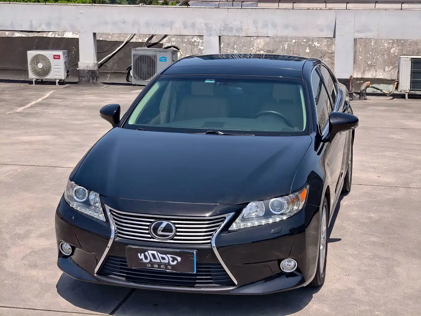 Photo 2 - Lexus ES