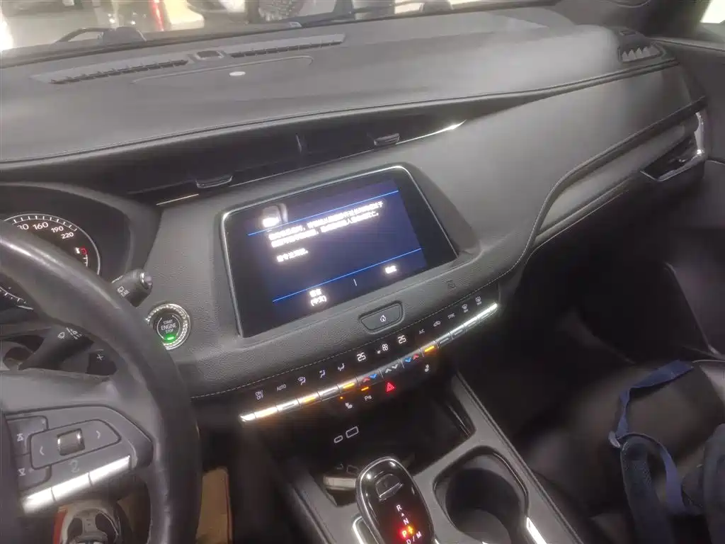 Cadillac XT4 2021 28T FWD Premium Edition фото 9