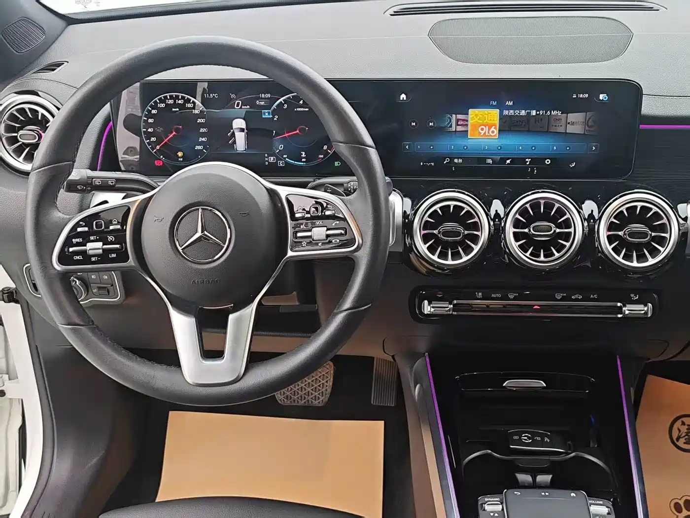 MERCEDES-BENZ GLB