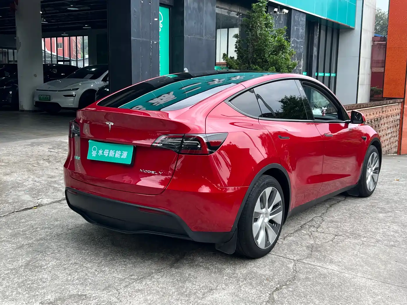 TESLA MODEL Y