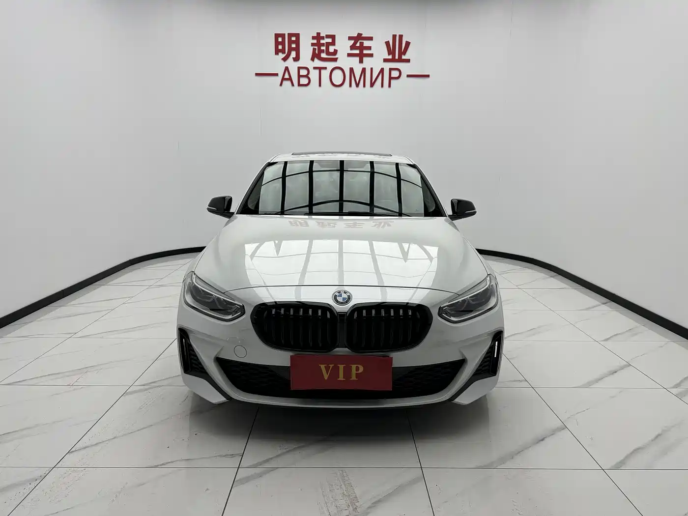 BMW 1 Series 2023 120i M Sport Shadow Edition фото 2