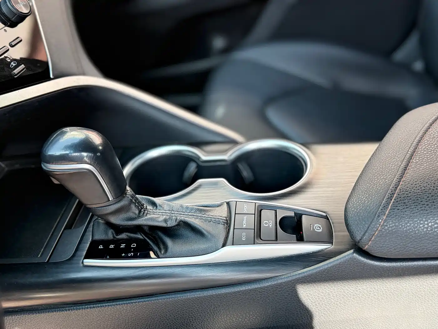 Toyota Camry 2021 2.5G Luxury Edition фото 14