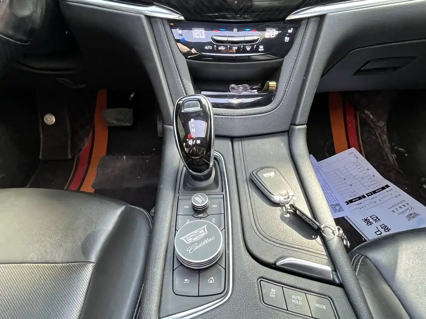 Photo 10 - Cadillac XT6