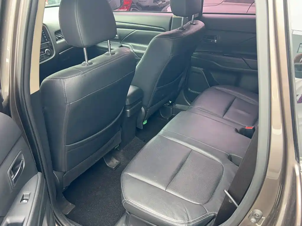 Mitsubishi Outlander 2017 2016 2.4L 4WD Elite Edition 5-seater