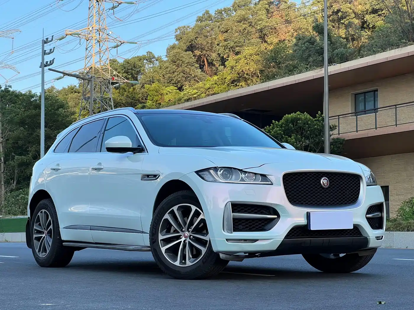 Фото 3 - Jaguar F-PACE