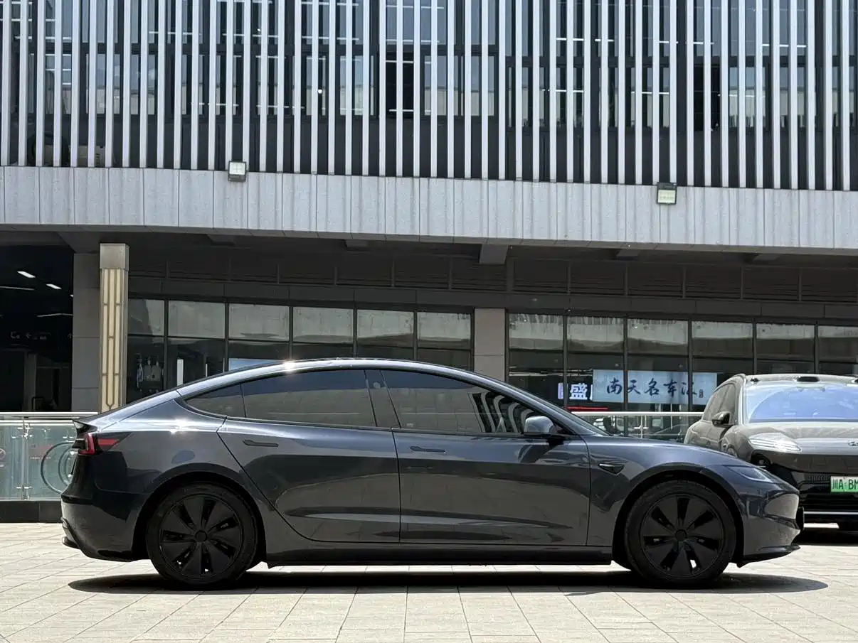 Tesla Model 3 2025 Model Rear-Wheel Drive Edition фото 5