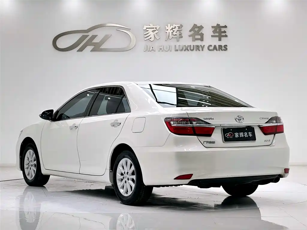 Toyota Camry 2015 2.0G Leading Edition фото 5
