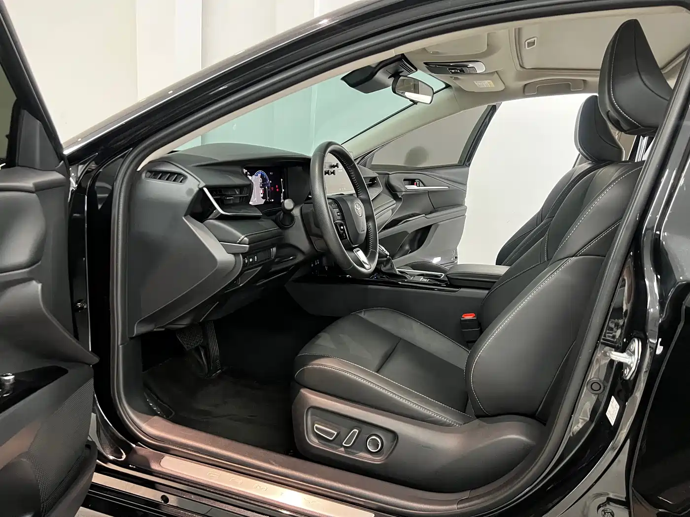 Toyota Camry 2024 2.0GVP Luxury Edition фото 7