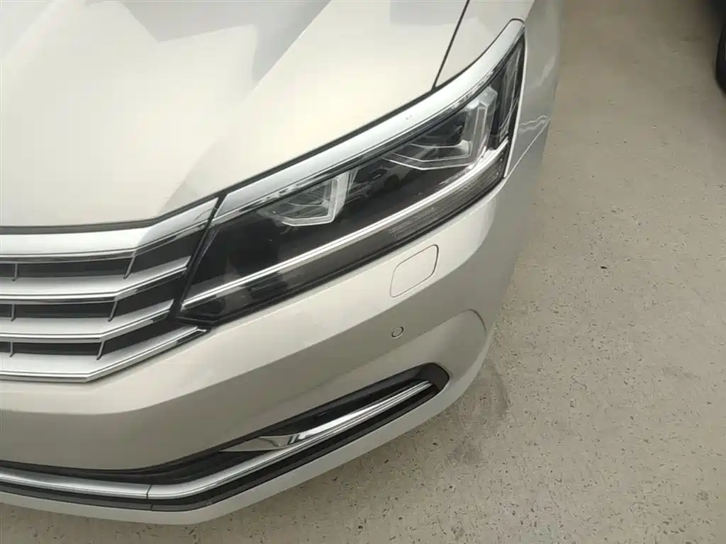 Volkswagen Passat 2016 330TSI DSG Executive Edition фото 24
