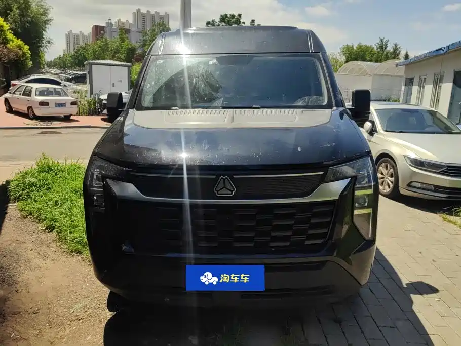Sinotruk Xianfeng V 2025 2024 Multi-function Version 2.0T Automatic Medium Wheelbase Medium Roof