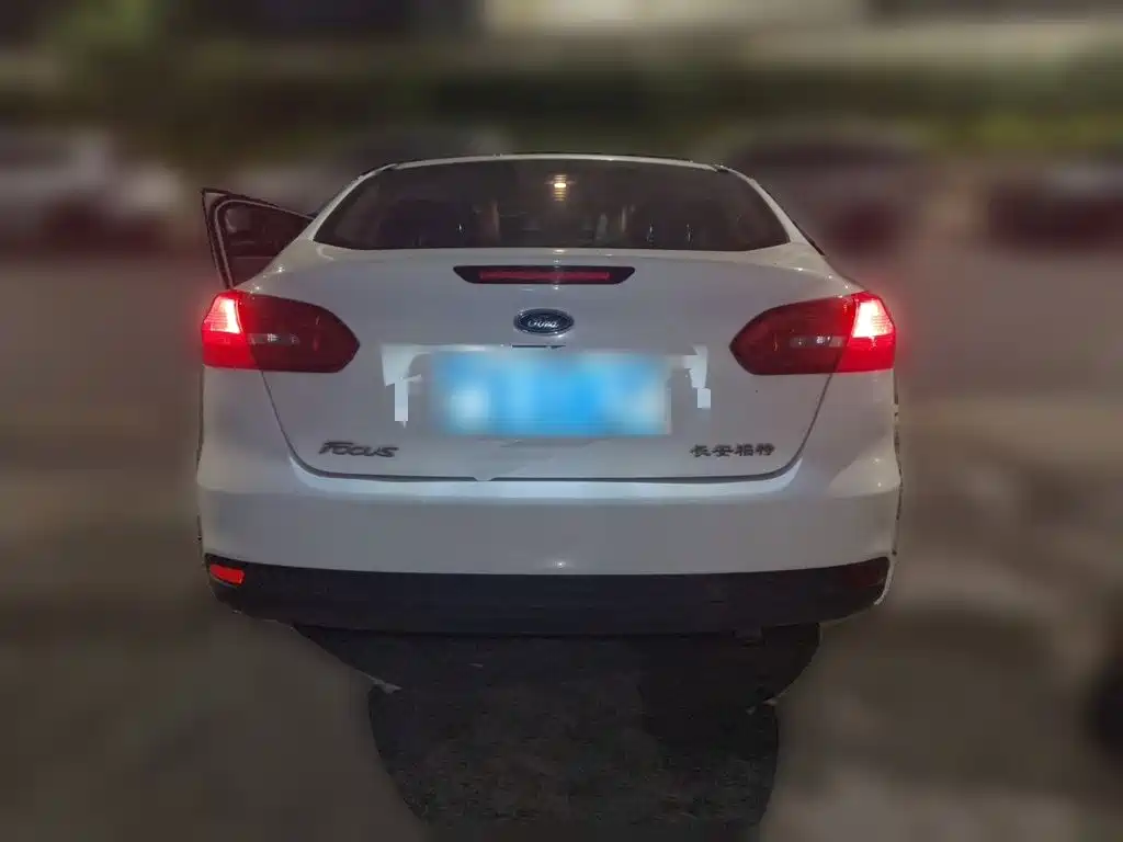 Фото 4 - Ford Focus