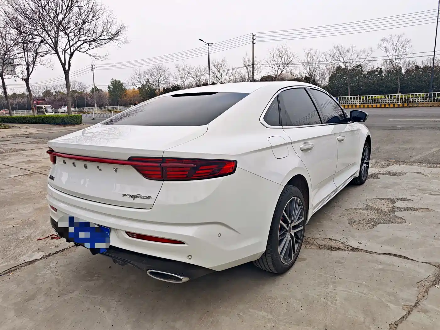Фото 4 - Geely Preface