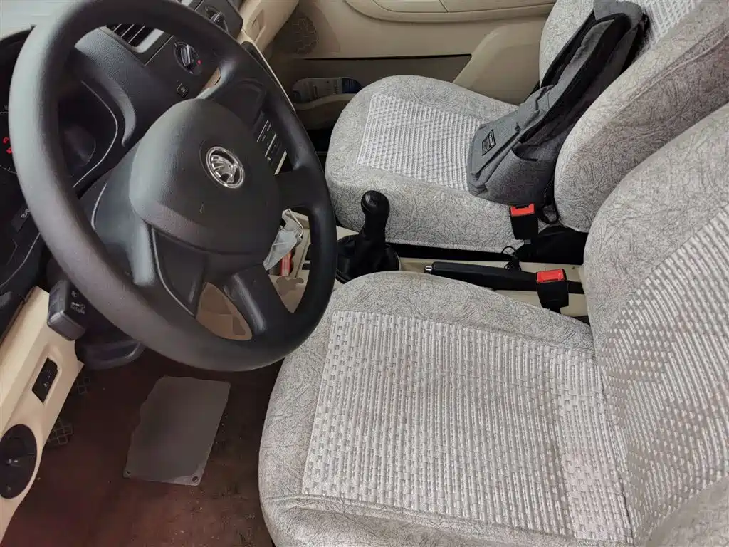 Škoda Fabia 2014 1.4L Manual Crystal Edition фото 12