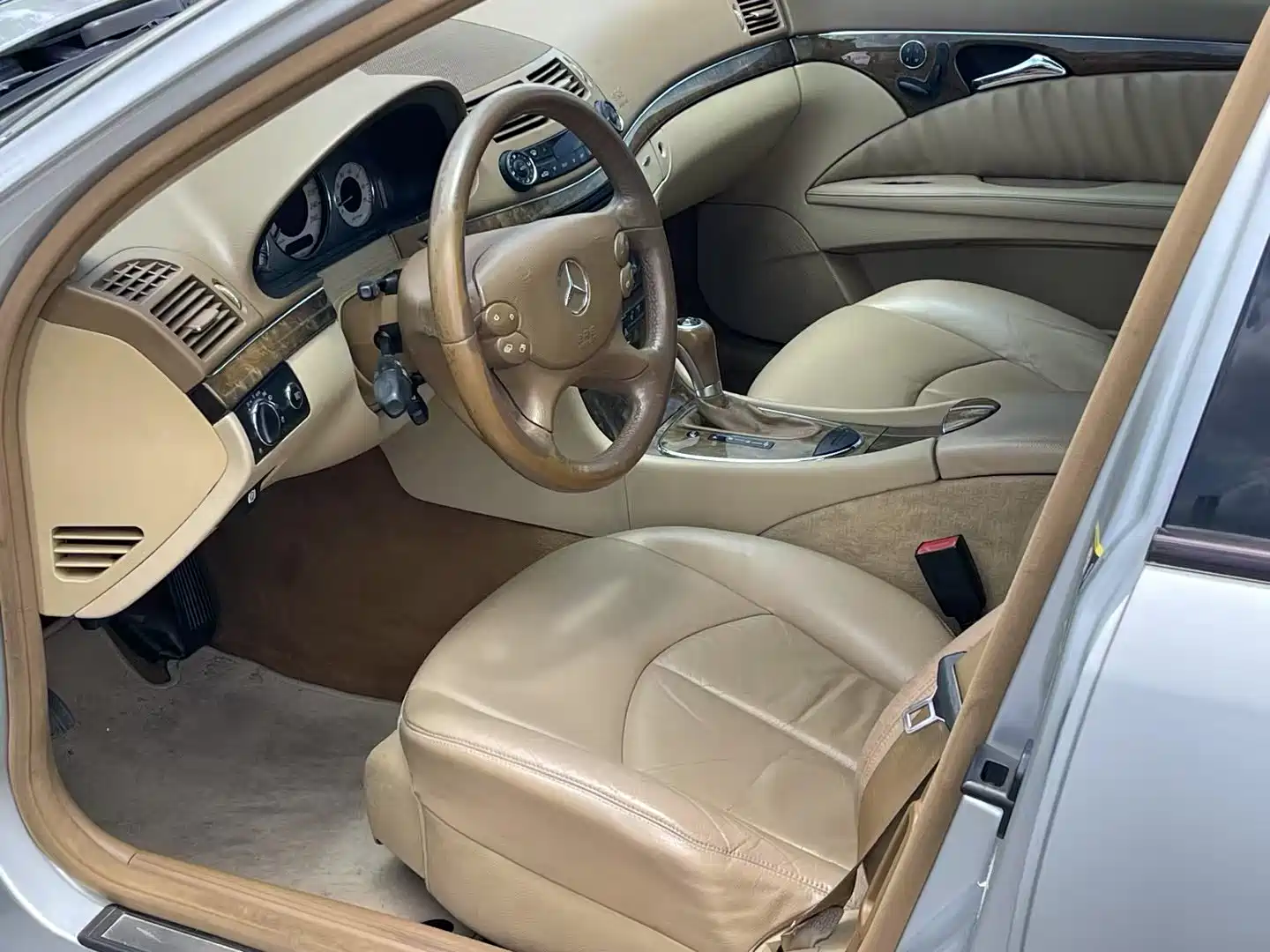 صورة 5 - Mercedes-Benz E-Class