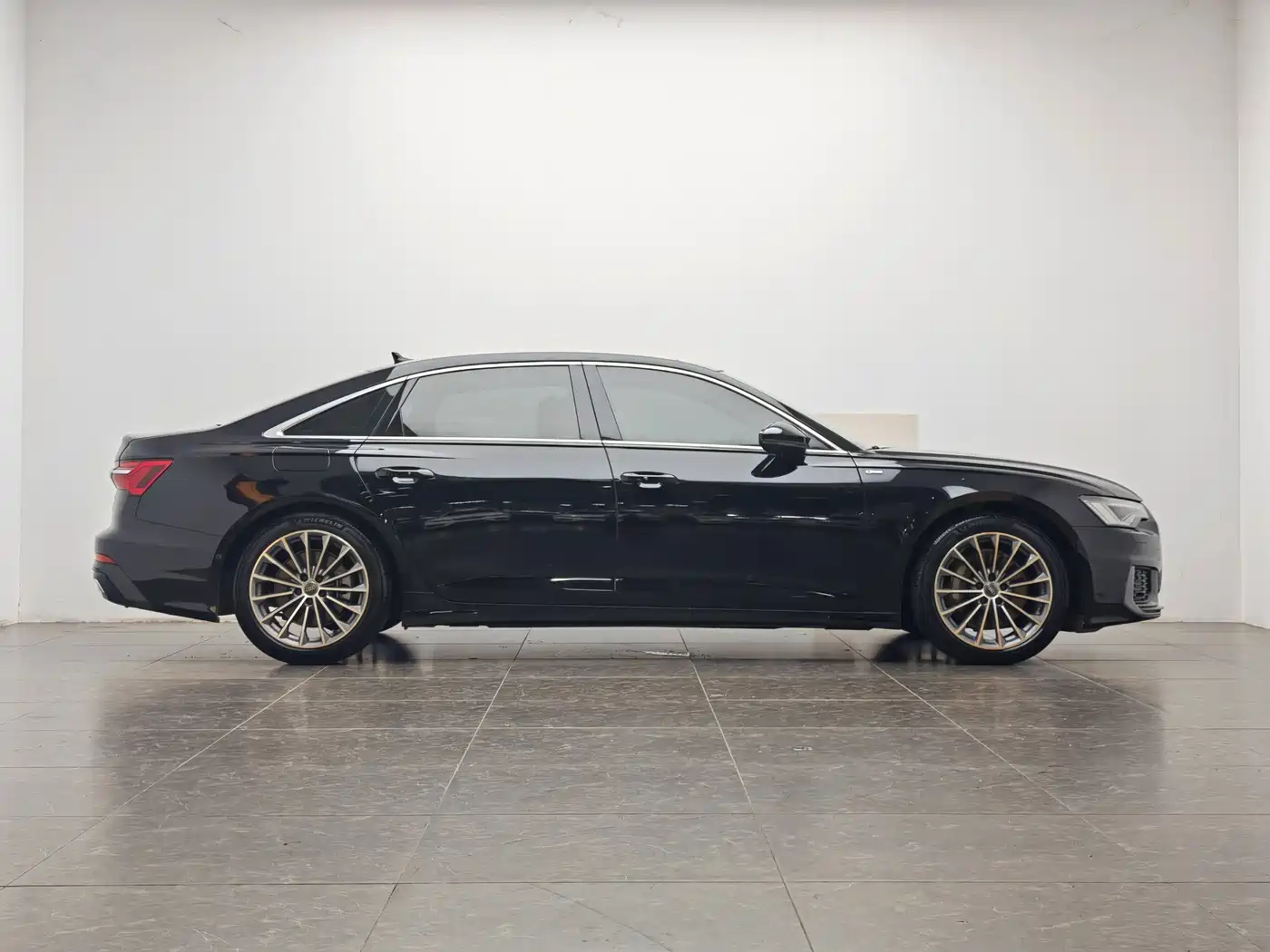 Audi A6L 2020 40 TFSI Luxury Dynamic фото 10