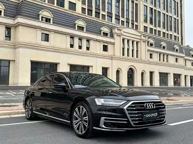 AUDI A8