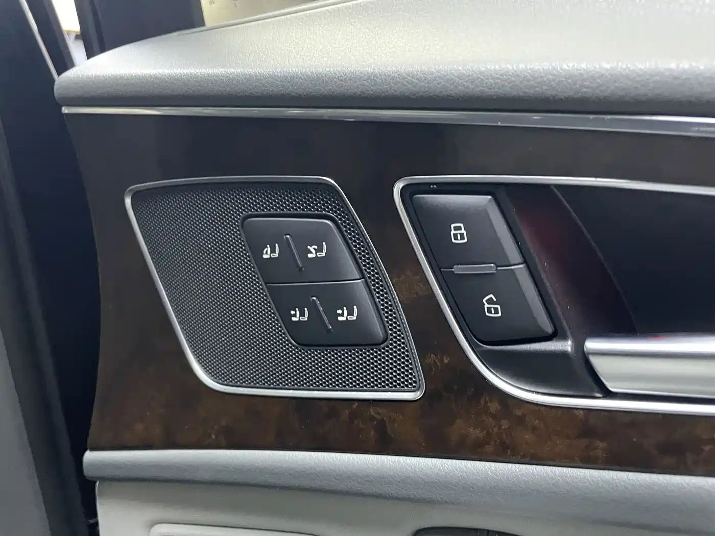 Фото 13 - Audi A6L