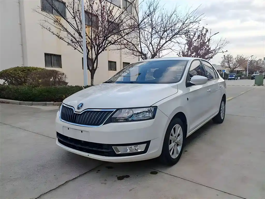 Škoda Rapid 2016 1.6L Automatic Pioneer Edition фото 2