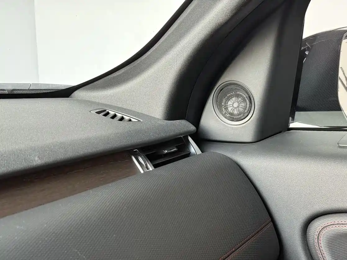 Land Rover Discovery Sport PHEV 2022 Model P300e Performance Technology Edition фото 16