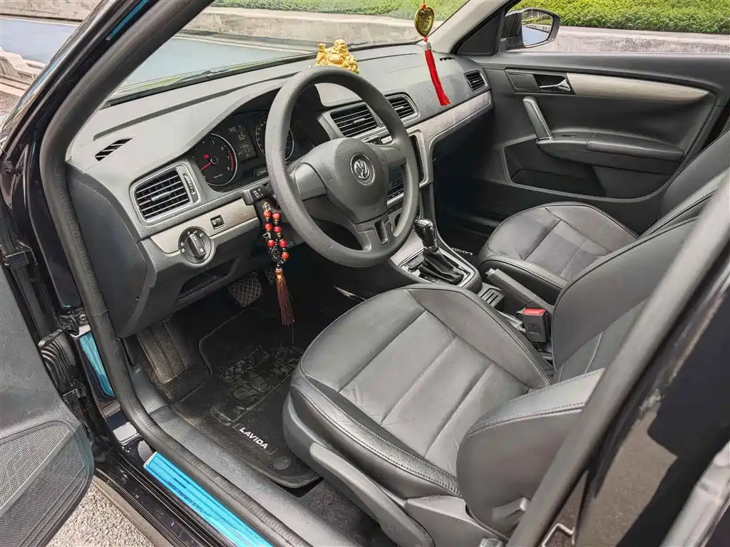 Volkswagen Lavida 2015 1.6L Automatic Comfort Edition фото 5