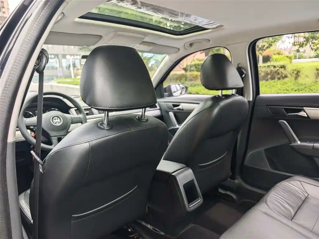 Volkswagen Lavida 2015 1.6L Automatic Comfort Edition фото 11