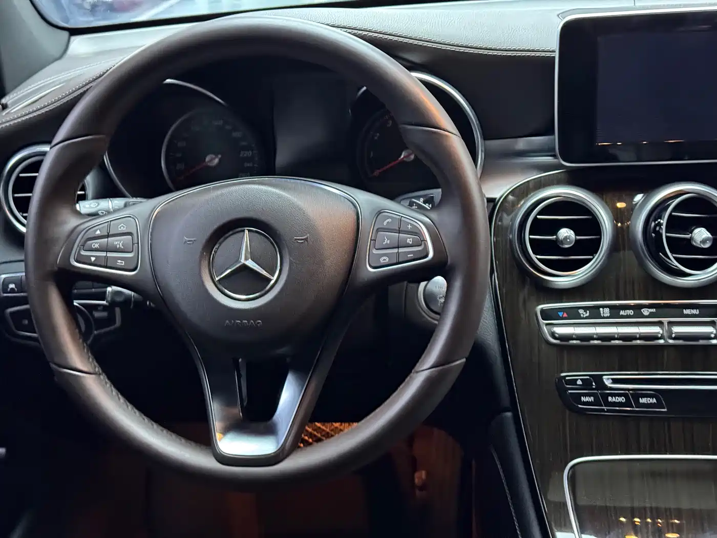 Mercedes-Benz GLC 2018 GLC 260 4MATIC Luxury фото 13
