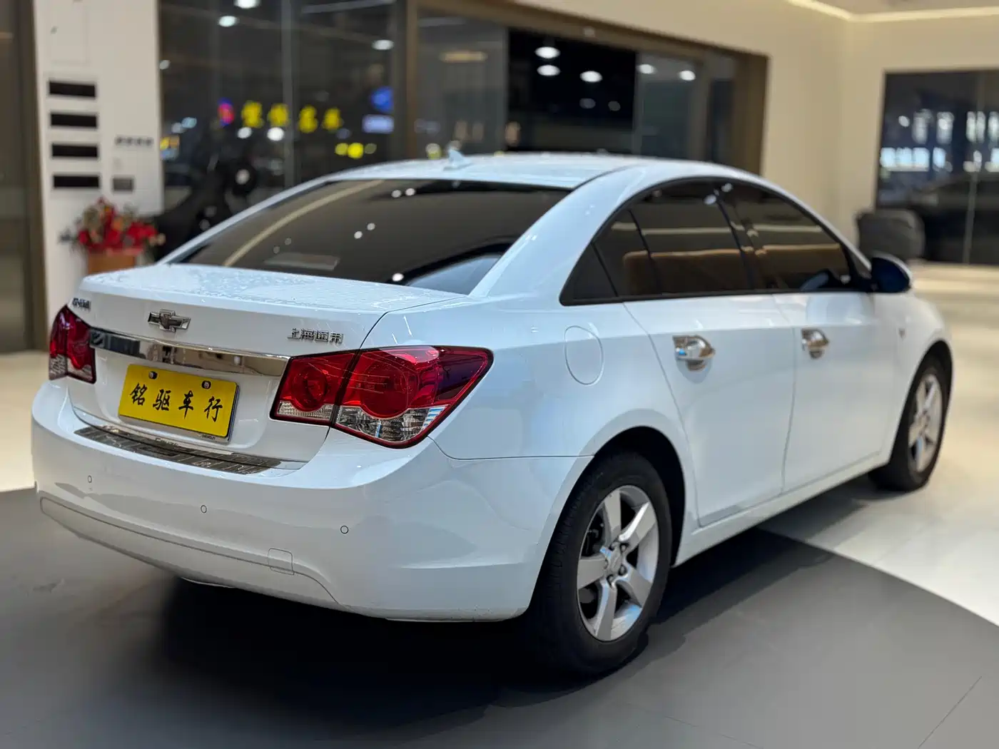 Chevrolet Cruze 2013 Model 1.8L SE AT фото 7