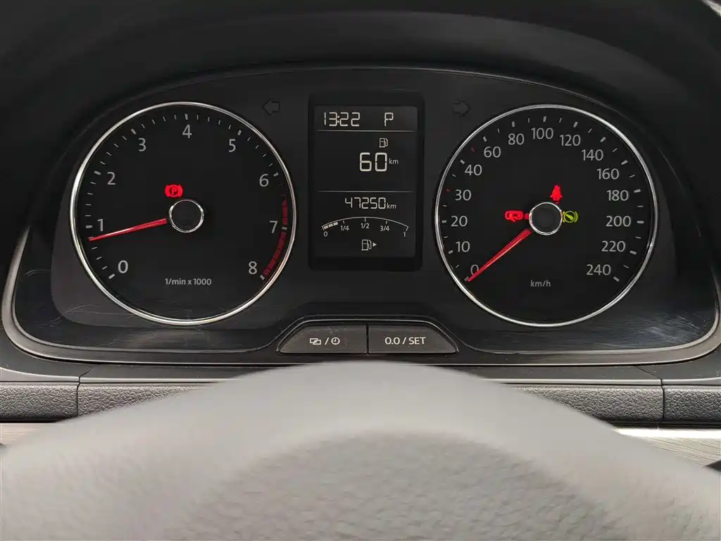 Volkswagen Lavida 2015 1.6L Automatic Comfort Edition фото 8