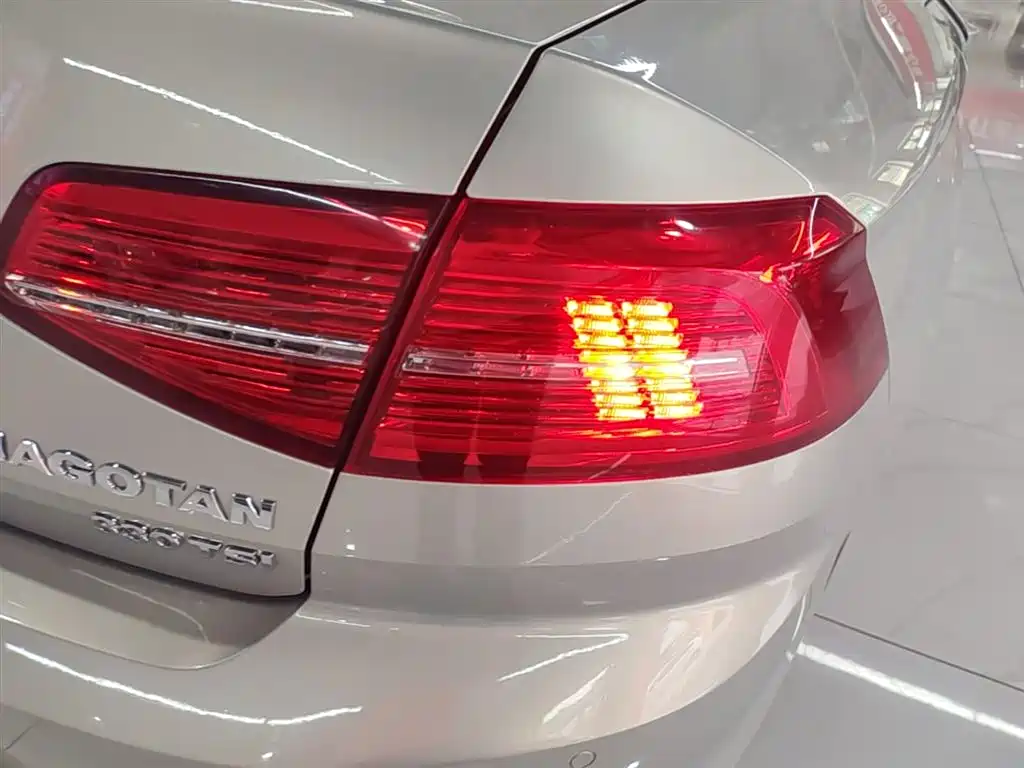 Volkswagen Magotan 2017 330TSI DSG Luxury фото 8