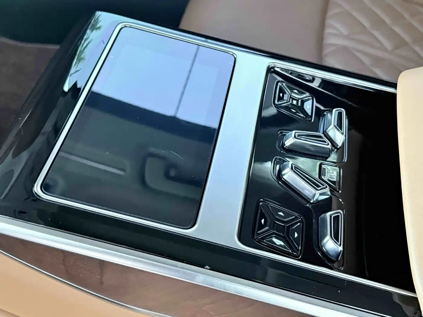 Фото 5 - Audi A8