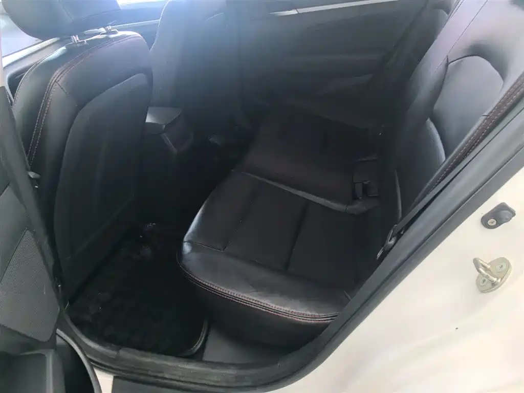 Hyundai Elantra 2016 Model 1.6L Automatic Smart Elite фото 17