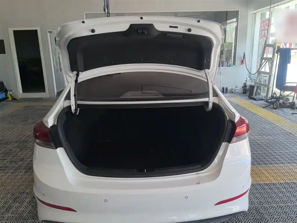 Hyundai Elantra 2016 Model 1.6L Automatic Smart Elite фото 19