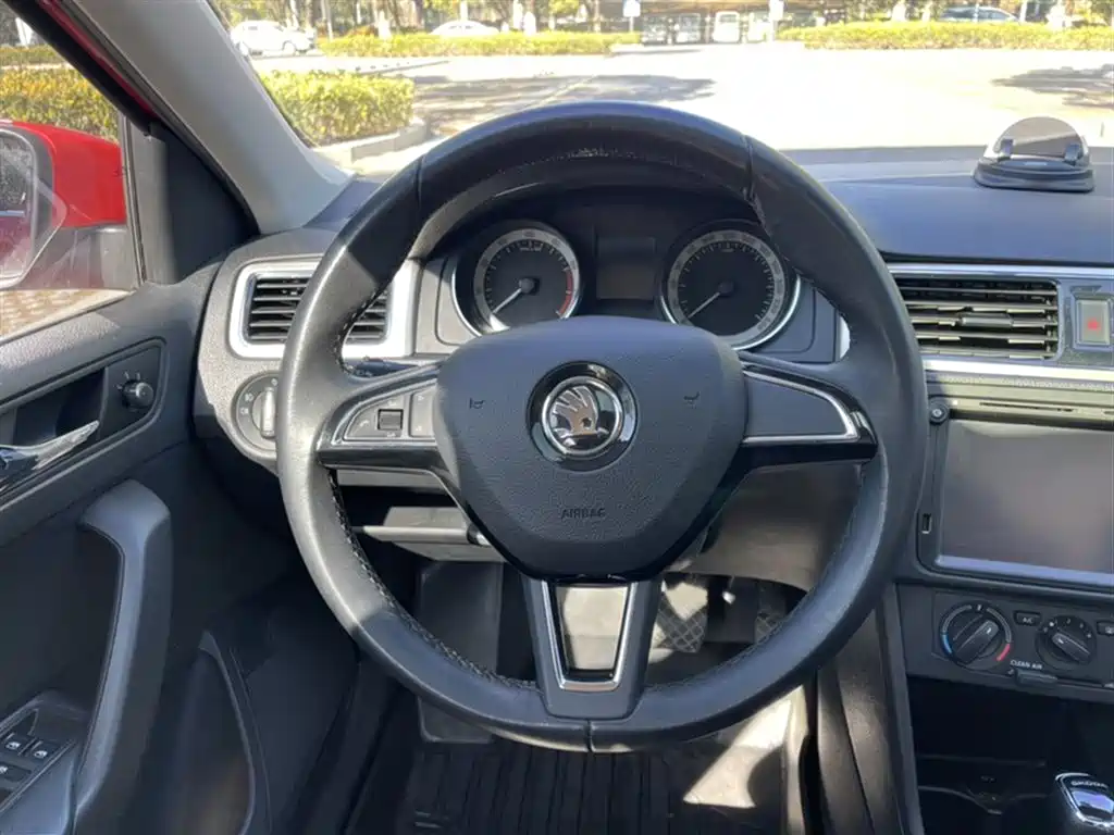 Škoda Skoda Rapid Spaceback 2019 Facelift 1.5L Automatic Comfort Version China VI фото 3