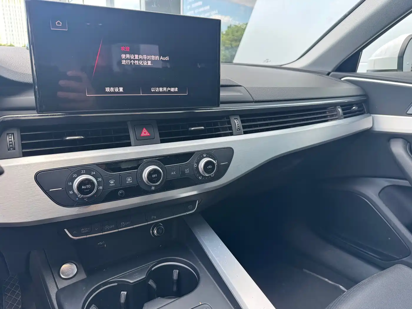 Фото 10 - Audi A4L