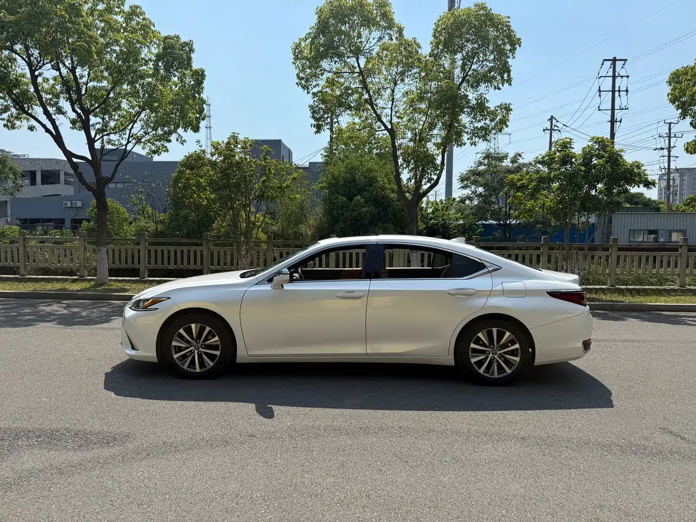 Lexus ES 2020 200 Luxury фото 8