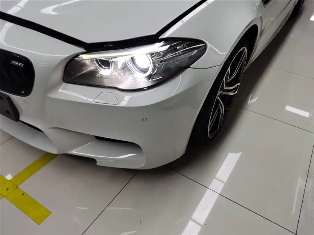 BMW 5 Series 2014 525Li Luxury Design Package фото 15